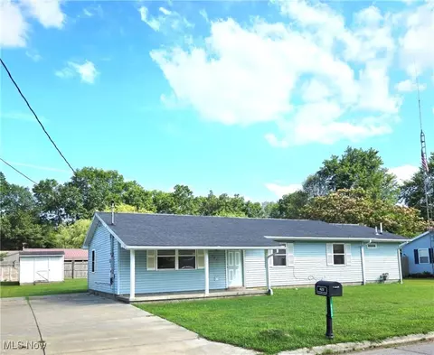 423 Washington Dr, Mineral Wells, WV 26150