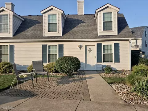 51 N Schooner Pt, Port Clinton, OH 43452