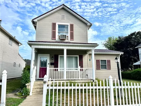 562 California Ave, Chester, WV 26034