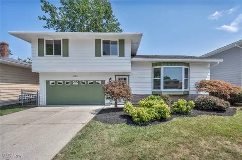 1845 Kennedy Dr, Wickliffe, OH 44092