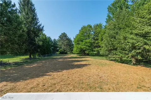 Exterior - 433 Chestnut Rd, Seven Hills, OH 44131 photo 9 of 10