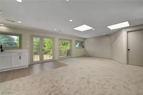 Living - 433 Chestnut Rd, Seven Hills, OH 44131 photo 9 of 9
