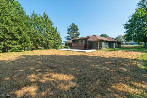 Exterior - 433 Chestnut Rd, Seven Hills, OH 44131 photo 8 of 10