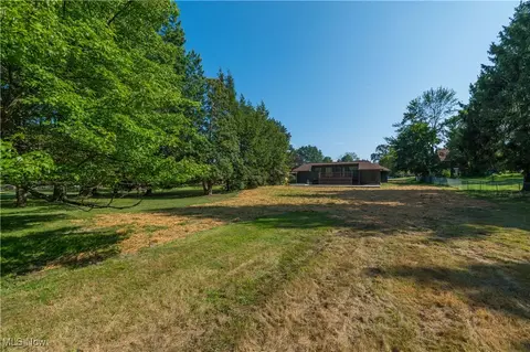 Exterior - 433 Chestnut Rd, Seven Hills, OH 44131 photo 10 of 10