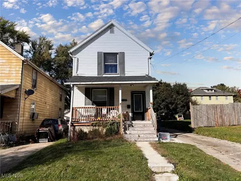 238 E Main St, Girard, OH 44420