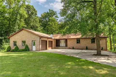7248 Woodcrest Ave NE, Canton, OH 44721