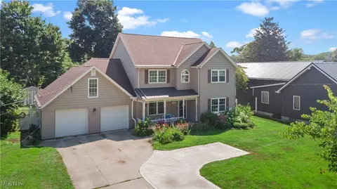 728 Bowhall Rd, Painesville, OH 44077