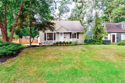 2630 Oak Park Blvd, Cuyahoga Falls, OH 44221