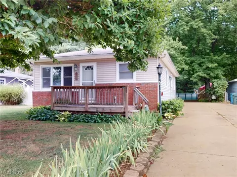 2835 Farmdale Rd, Akron, OH 44312
