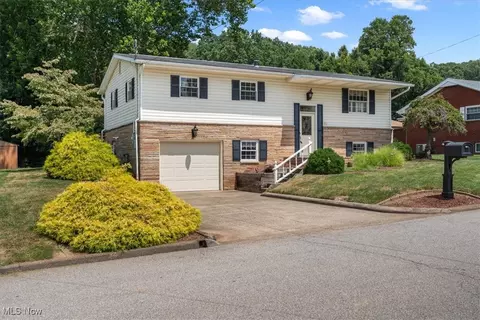1711 28th St, Vienna, WV 26105