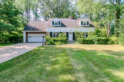 8896 Spring Valley Dr, Mentor, OH 44060
