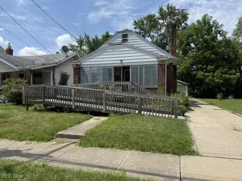 982 Dan St, Akron, OH 44310
