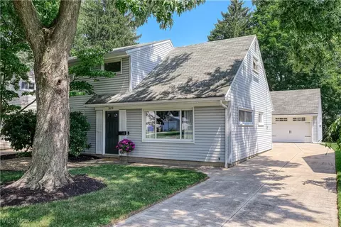 2619 Overbrook Rd, Cuyahoga Falls, OH 44221
