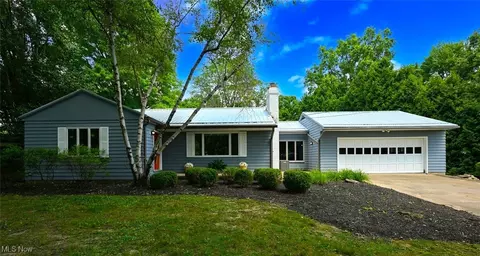 351 N Messner Rd, Akron, OH 44319