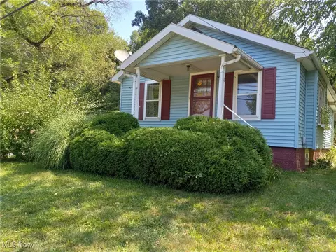 8522 Cleveland Ave SE, Magnolia, OH 44643
