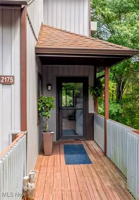 2175 Pinebrook Trl, Cuyahoga Falls, OH 44223