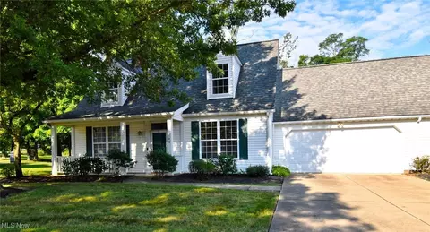 140 Pebblebrook Dr, Willoughby Hills, OH 44094