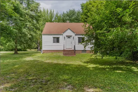 1424 Carson Salt Rd, Warren, OH 44481