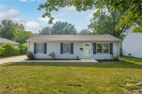 196 Vineyard Rd, Avon Lake, OH 44012