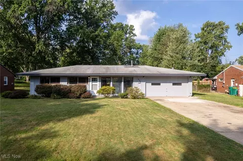6142 Cedarwood Rd, Mentor, OH 44060
