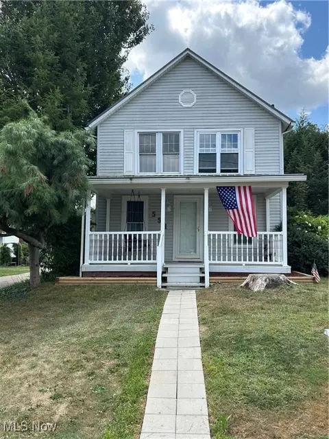 551 6th St NW, Carrollton, OH 44615
