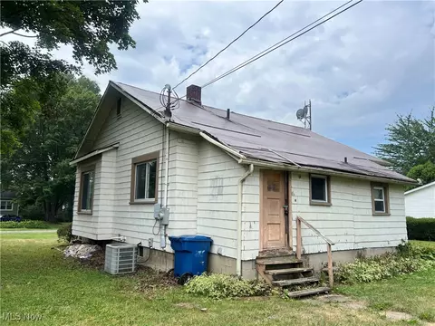 355 E Michigan Ave, Sebring, OH 44672 photo 2