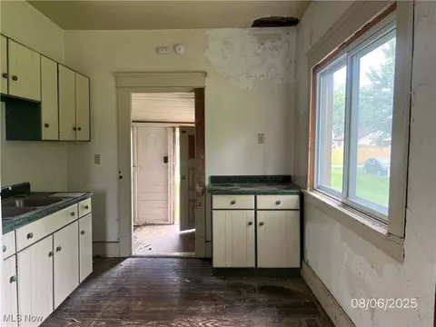 355 E Michigan Ave, Sebring, OH 44672 photo 5