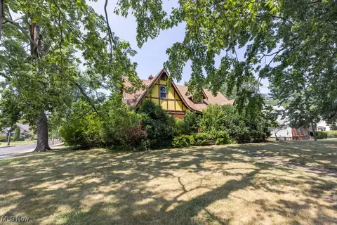 18145 Lake Shore Blvd, Cleveland, OH 44119