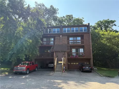 710 Belrock Ave, Belpre, OH 45714