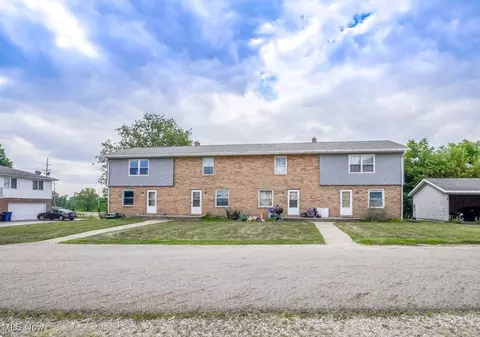 1153 Cree Cir NE, Hartville, OH 44632