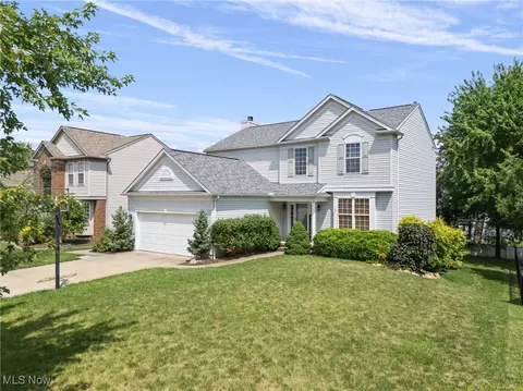2327 Crockett Cir, Stow, OH 44224