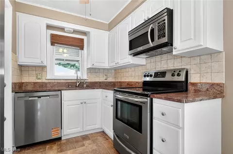 Kitchen - 1806 Empire Rd, Wickliffe, OH 44092 photo 2 of 2