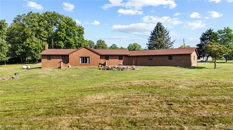 4015 Lace Rd NW, Malvern, OH 44644