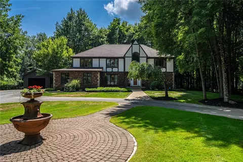 38450 Pettibone Rd, Solon, OH 44139
