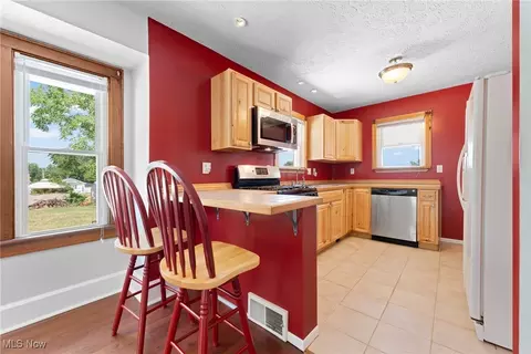 Kitchen - 2575 Christensen Ave, Akron, OH 44314 photo 1 of 2