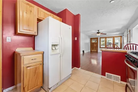 Entry Way - 2575 Christensen Ave, Akron, OH 44314 photo 1 of 2