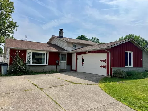 12957 List Ln, Parma, OH 44130