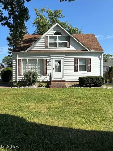 12101 Shady Oak Blvd, Garfield Heights, OH 44125