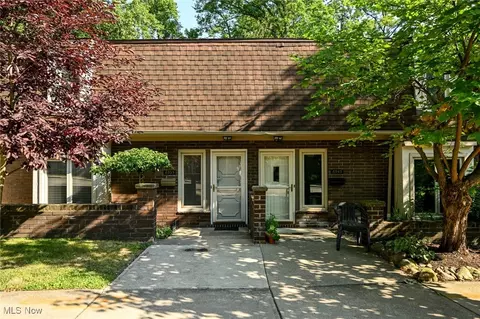 6933 W Fitzwater Rd, Brecksville, OH 44141