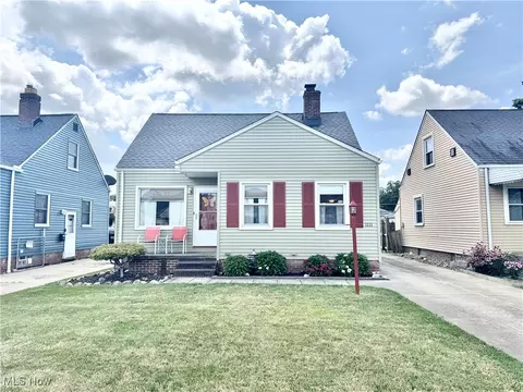 1111 Clearview Ave, Parma, OH 44134