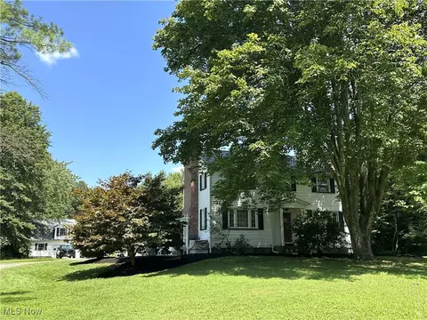 1568 State Rd NW, Champion, OH 44481