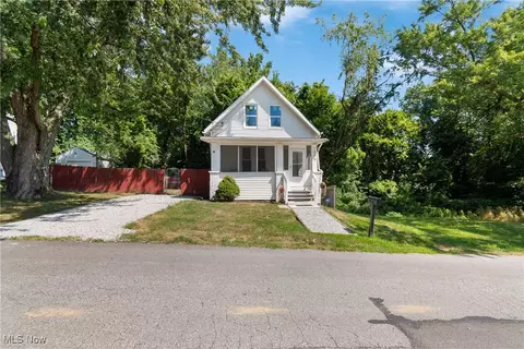 699 Fultz St, Akron, OH 44307