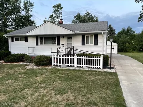 4531 Selhurst Rd, North Olmsted, OH 44070