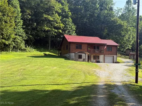 25 Moody Ln, Saint Marys, WV 26170