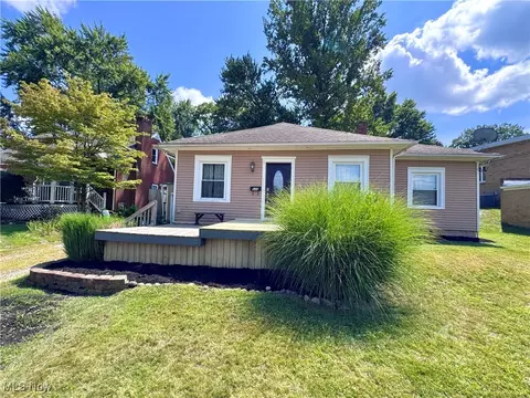 520 38th St NW, Canton, OH 44709