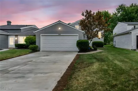 8883 Holly Ln #32, Olmsted Falls, OH 44138