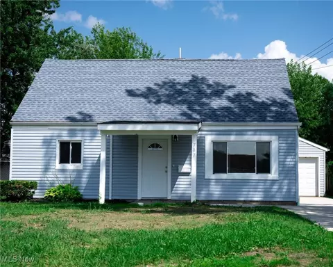 707 Blossom Dr, Lorain, OH 44052