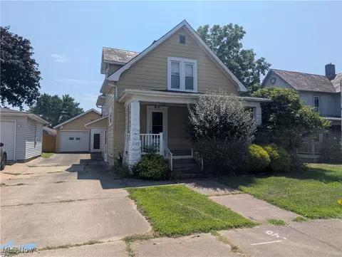 815 2nd St SE, New Philadelphia, OH 44663