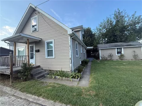1009 Bidwell St, Parkersburg, WV 26101