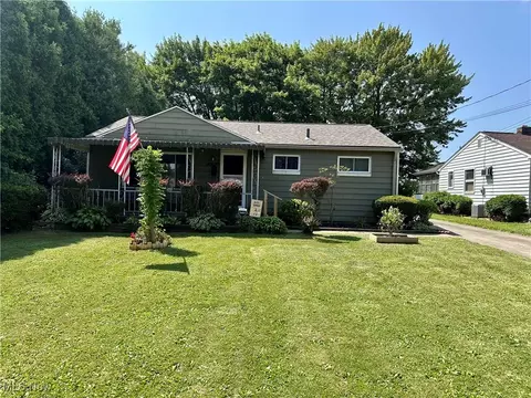 2211 Chaney Cir, Youngstown, OH 44509